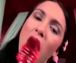 cami es follada por un dildololly