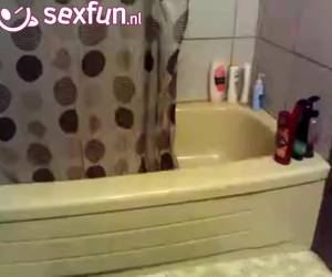 juntos en el baño escena