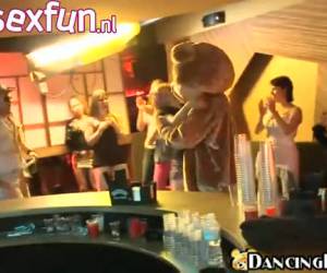 oso chippendales que ir un poco más de baile