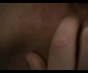 esta cachonda pareja hace una película de sexo amateur