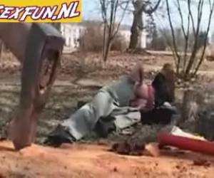 follando en el parque abandonado