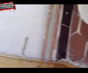 cine chico como se folla a su esposa el botón de su cama